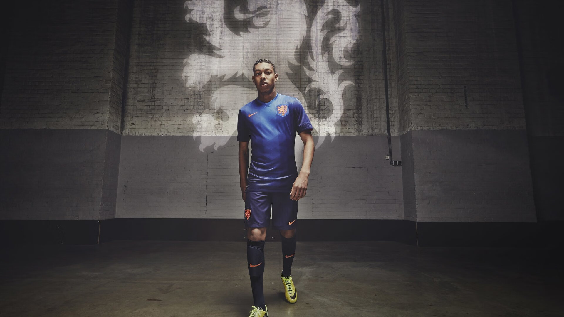 “英超逆转场面不断，高潮迭起令人振奋”，“英超”